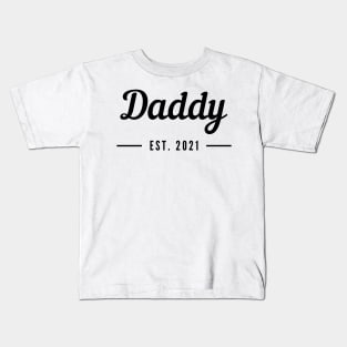 Daddy EST. 2021. Perfect for the New Dad or Dad To Be. Kids T-Shirt